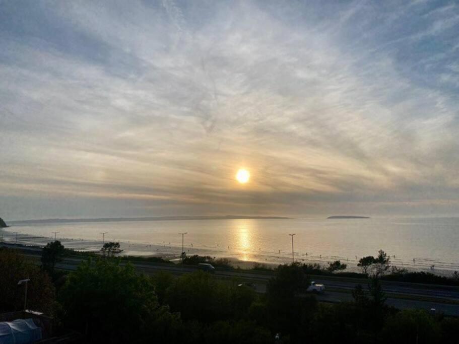 Lovely New 2 Bedroom Condo With Stunning Seaviews Penmaen-mawr Esterno foto