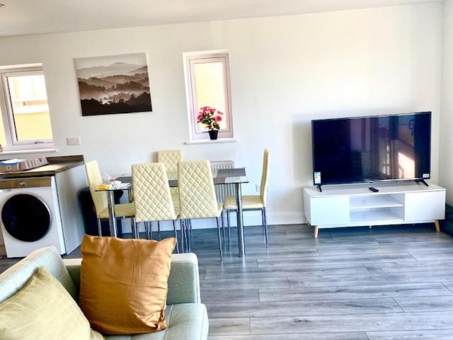 Lovely New 2 Bedroom Condo With Stunning Seaviews Penmaen-mawr Esterno foto