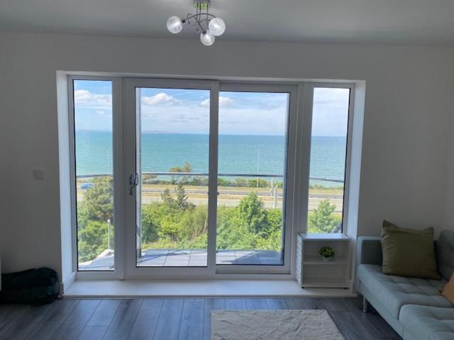 Lovely New 2 Bedroom Condo With Stunning Seaviews Penmaen-mawr Esterno foto