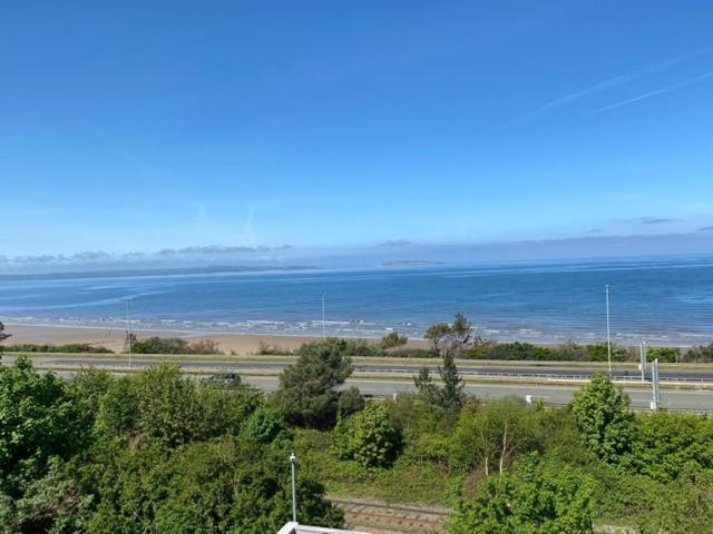 Lovely New 2 Bedroom Condo With Stunning Seaviews Penmaen-mawr Esterno foto