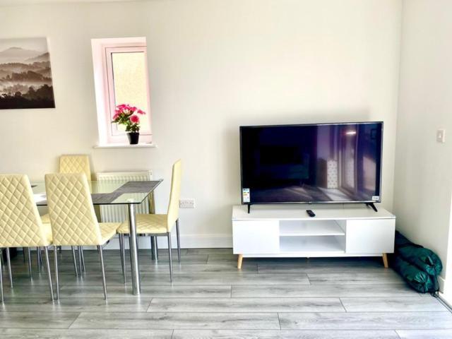 Lovely New 2 Bedroom Condo With Stunning Seaviews Penmaen-mawr Esterno foto