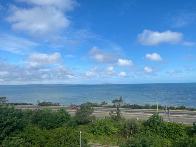 Lovely New 2 Bedroom Condo With Stunning Seaviews Penmaen-mawr Esterno foto