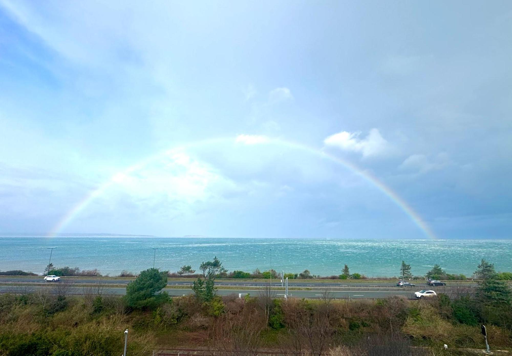 Lovely New 2 Bedroom Condo With Stunning Seaviews Penmaen-mawr Esterno foto